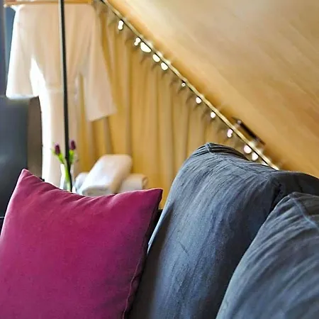 3 Hills Boutique 4*