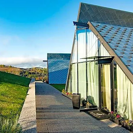 3 Hills Boutique 4*